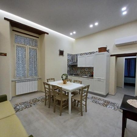 Dimora Lazzarella Apartment เนเปิลส์ ภายนอก รูปภาพ