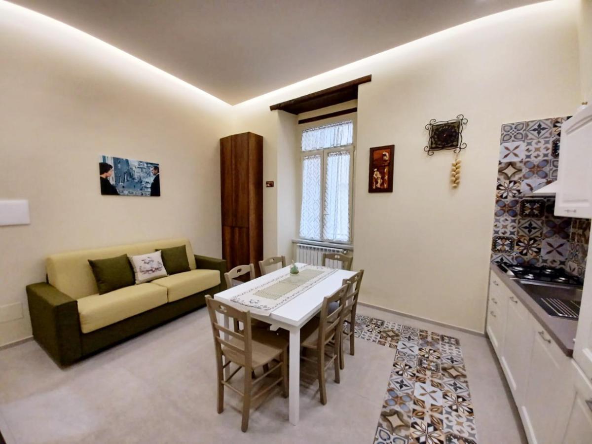 Dimora Lazzarella Apartment เนเปิลส์ ภายนอก รูปภาพ